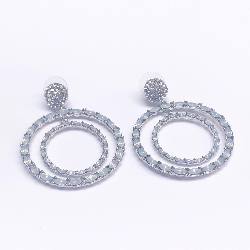 Dangling circular earrings